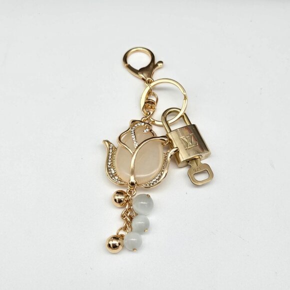 100% Auth Louis Vuitton Lock & Key with unbranded Bagcharm, Keycharm, Keychain - Picture 5 of 8